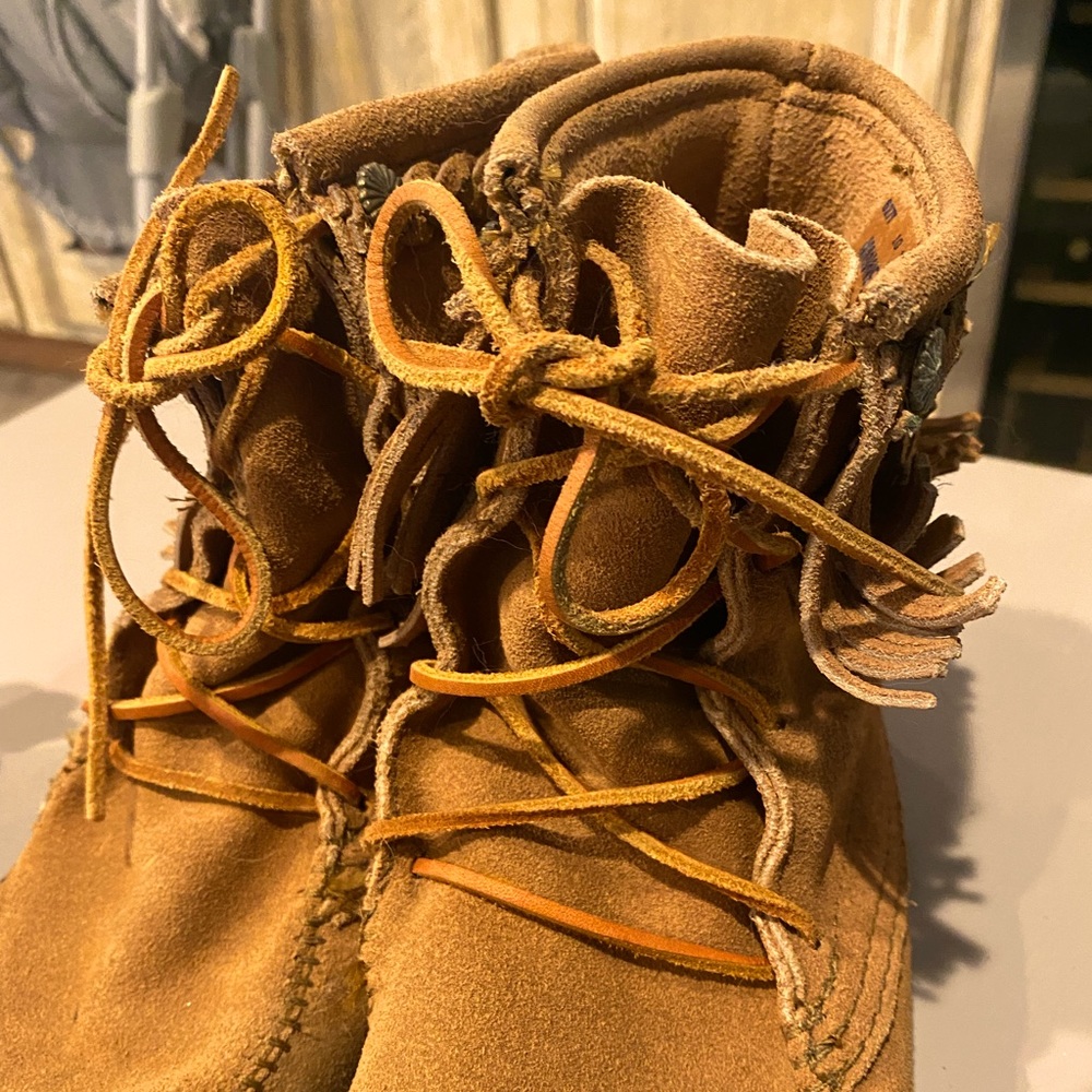 Minnetonka Moccasin’s Trapper style boots suede leather